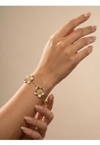 Sinsay - Bransoletka z zawieszkami w kształcie kwiatów - złoty. Materiał: złote. Kolor: złoty. Wzór: kwiaty #1