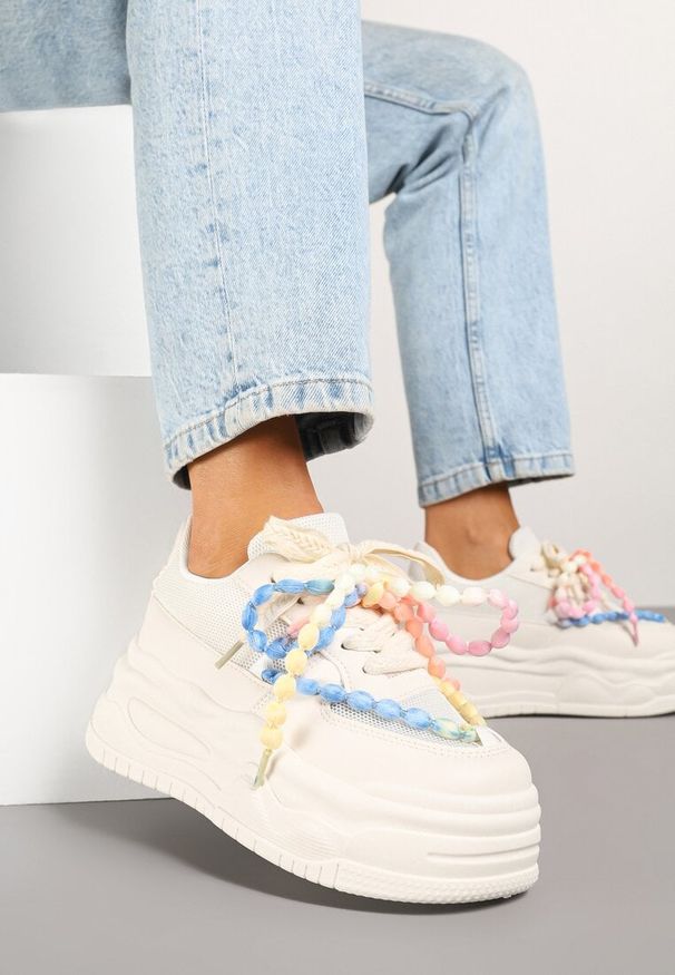 Born2be - Beżowe Sneakersy na Grubej Podeszwie Ozdobione Koralikami Amomera. Okazja: na co dzień. Kolor: beżowy. Wzór: aplikacja