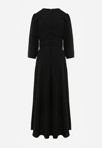 Born2be - Czarna Kopertowa Sukienka Wieczorowa z Metaliczną Aplikacją w Talii Henalana. Okazja: na imprezę. Typ kołnierza: dekolt w serek. Kolor: czarny. Wzór: aplikacja. Typ sukienki: kopertowe. Styl: wizytowy #5