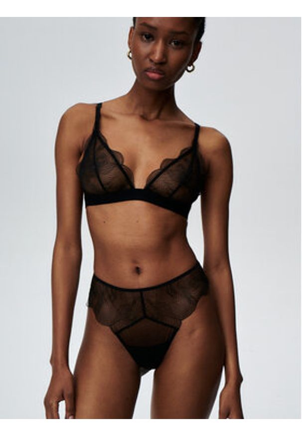 Undress Code Stringi Bliss 582 Czarny. Kolor: czarny. Materiał: syntetyk