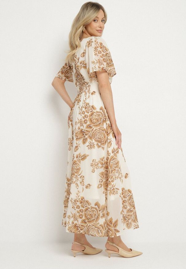 Born2be - Jasnobeżowa Sukienka w Kwiaty o Rozkloszowanym Kroju z Wiązaniem Raloiti. Okazja: na co dzień. Typ kołnierza: dekolt w kształcie V. Kolor: beżowy. Wzór: kwiaty. Typ sukienki: rozkloszowane. Styl: casual, elegancki