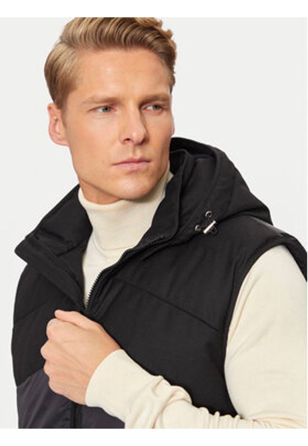 Baldessarini Bezrękawnik B2 50106/4109 Czarny Regular Fit. Kolor: czarny. Materiał: syntetyk. Długość rękawa: bez rękawów