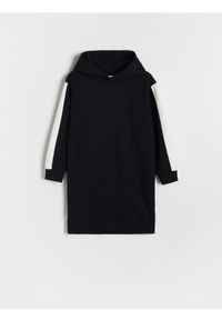 Reserved - Dzianinowa sukienka z kapturem - czarny. Typ kołnierza: kaptur. Kolor: czarny. Materiał: dzianina #1
