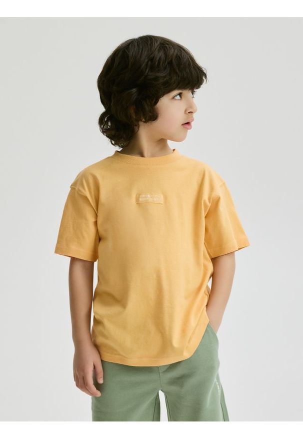 Reserved - Bawełniany t-shirt - jasnopomarańczowy. Kolor: pomarańczowy. Materiał: bawełna