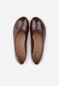 Born2be - Brązowe Minimalistyczne Balerinki z Okrągłym Noskiem Katara. Okazja: na co dzień, na spotkanie biznesowe, do pracy. Nosek buta: okrągły. Kolor: brązowy. Materiał: jeans. Wzór: gładki. Styl: casual, biznesowy, elegancki #3