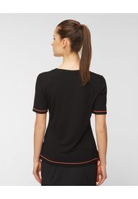 Sportalm - T-shirt SPORTALM LENNIE. Kolor: czarny. Materiał: skóra, bawełna. Wzór: aplikacja