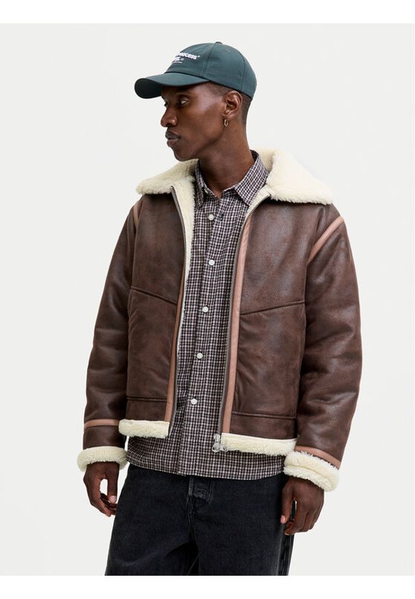 Jack & Jones Kurtka z imitacji skóry Liverpool 12282948 Brązowy Regular Fit. Kolor: brązowy. Materiał: skóra