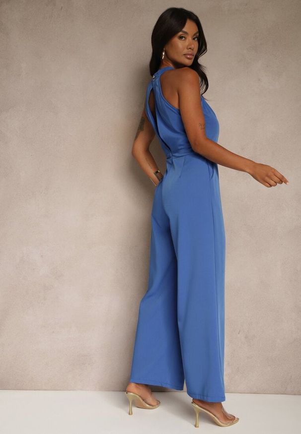 Renee - Niebieski Kombinezon Wide Leg z Ozdobnym Wiązaniem przy Szyi Silelia. Okazja: na co dzień. Kolor: niebieski. Długość rękawa: bez rękawów. Styl: klasyczny, casual, elegancki