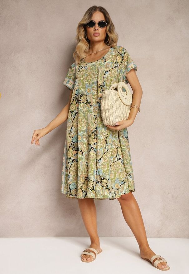 Renee - Żółta Sukienka Boho z Wiskozy z Cienkim Paskiem w Talii Rivasea. Kolor: żółty. Materiał: wiskoza. Długość rękawa: krótki rękaw. Wzór: paisley. Typ sukienki: rozkloszowane. Styl: boho