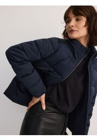 Reserved - Pikowana kurtka - granatowy. Kolor: niebieski. Materiał: tkanina. Wzór: gładki #1