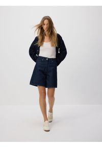 Reserved - Jeansowe bermudy - granatowy. Kolor: niebieski. Materiał: jeans