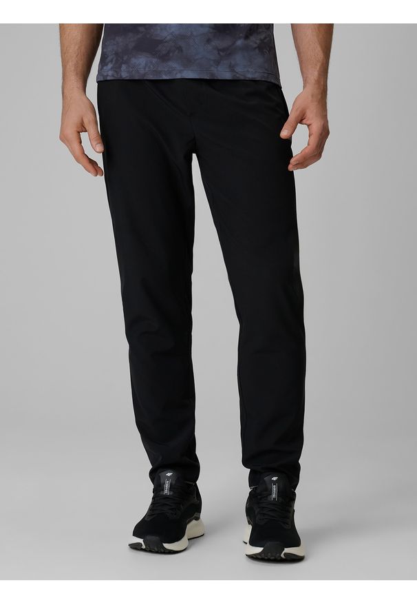 4f - 4F Spodnie treningowe szybkoschnące męskie - czarne M. Kolor: czarny. Materiał: materiał. Sport: fitness