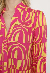 Born2be - Różowo-Żółta Sukienka Długa Rozkloszowana w Geometryczny Print o Koszulowym Kroju Verdana. Kolor: różowy. Materiał: tkanina. Wzór: nadruk, geometria. Typ sukienki: koszulowe. Długość: maxi #6
