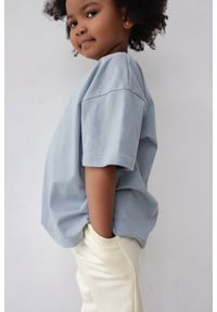Marsala - MINI t-shirt oversize w kolorze POWDER BLUE - GOBI-128-134 (8-9). Kolor: niebieski. Materiał: bawełna, elastan. Długość: krótkie. Styl: elegancki
