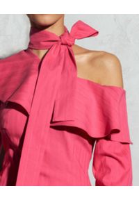 BOSKATA - Różowa bluzka z kokardą Caramella. Typ kołnierza: kokarda. Kolor: różowy, wielokolorowy, fioletowy. Materiał: bawełna. Długość: długie #2