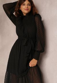 Renee - Czarna Sukienka Xisvielle. Typ kołnierza: kołnierz z falbankami, kołnierzyk stójkowy. Kolor: czarny. Materiał: tkanina, materiał. Wzór: aplikacja. Sezon: jesień. Długość: maxi #2