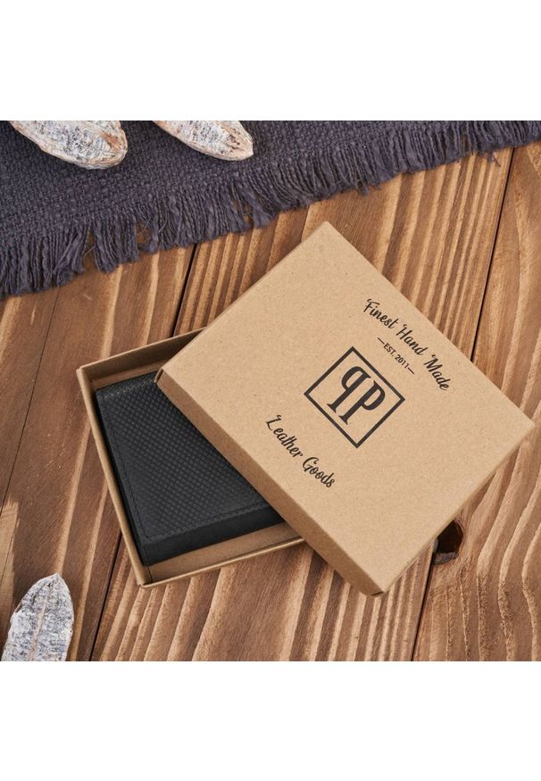 PAOLO PERUZZI - Portfel skórzany vintage Paolo Peruzzi czarny T-112-HBL. Kolor: czarny. Materiał: skóra