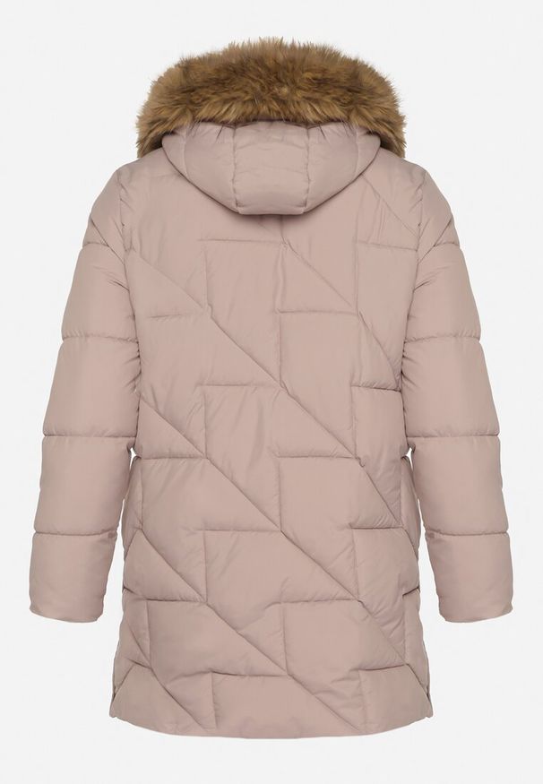 Born2be - Ciemnobeżowa Pikowana Kurtka z Kapturem z Futerkiem Ruvite. Typ kołnierza: kaptur. Kolekcja: plus size. Kolor: beżowy. Materiał: futro
