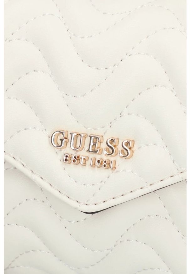 Guess - GUESS Biała damska torebka pikowana Mini. Kolor: biały. Materiał: pikowane. Styl: elegancki