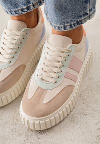 Renee - Wielokolorowe Sneakersy na Tłoczonej Platformie Ozdobione Dwoma Paskami Hesaia. Okazja: na co dzień. Zapięcie: pasek. Kolor: wielokolorowy. Materiał: jeans. Wzór: aplikacja. Obcas: na platformie #6