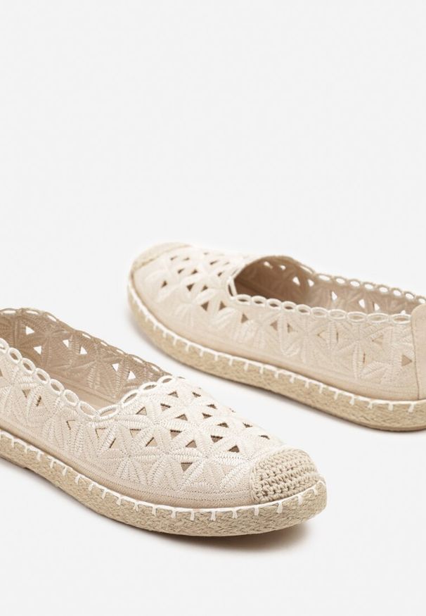 Renee - Beżowe Espadryle Vices z Ażurową Cholewką i Plecionym Sznurkiem Arivoni. Okazja: na co dzień. Kolor: beżowy. Szerokość cholewki: normalna. Wzór: ażurowy. Styl: elegancki, casual