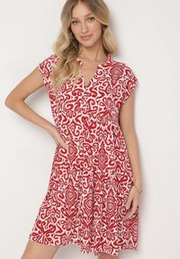 Born2be - Czerwona Bawełniana Sukienka o Rozkloszowanym Kroju Oversize Liravina. Kolor: czerwony. Materiał: bawełna. Sezon: lato. Typ sukienki: oversize. Styl: klasyczny #5