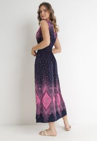 Born2be - Różowo-Czarna Rozkloszowana Sukienka Maxi z Gumką w Pasie i Głębokim Dekoltem Chanie. Typ kołnierza: dekolt w kształcie V. Kolor: różowy. Długość rękawa: krótki rękaw. Styl: klasyczny. Długość: maxi #3