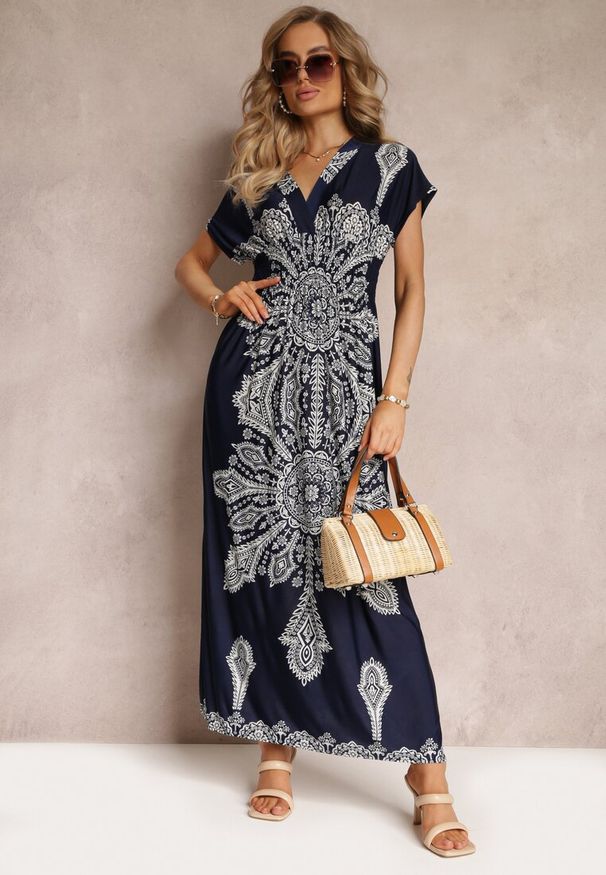 Renee - Granatowa Sukienka Maxi w Etniczny Wzór Josanie. Kolor: niebieski. Styl: wakacyjny, boho. Długość: maxi