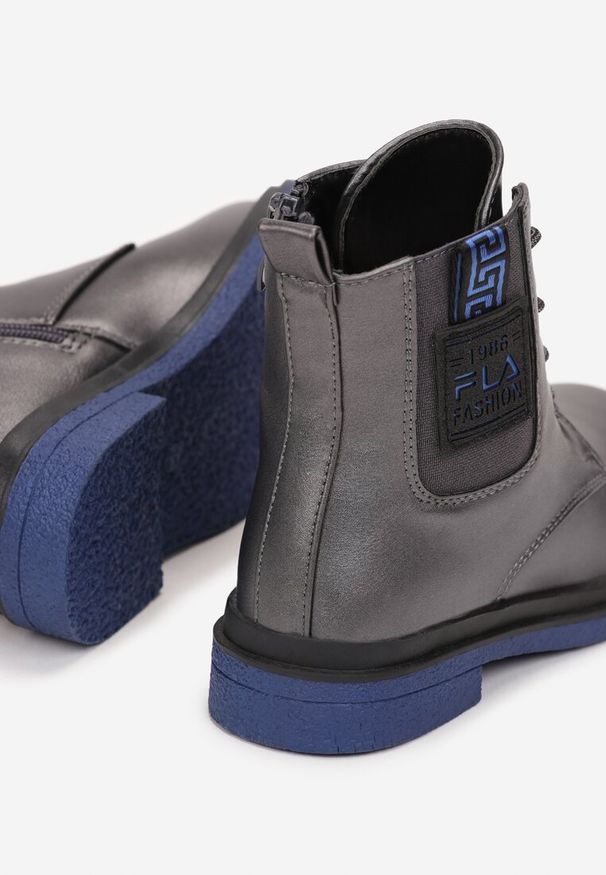 Born2be - Szare Botki Metaliczne Sznurowane Hamidah. Okazja: na uczelnię, na co dzień. Kolor: szary. Materiał: jeans. Szerokość cholewki: normalna. Wzór: aplikacja. Styl: klasyczny, casual, elegancki