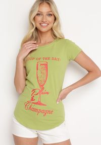 Born2be - Jasnozielony Klasyczny T-shirt z Bawełny Ozdobiony Nadrukiem Getantia. Okazja: na co dzień. Kolor: zielony. Materiał: bawełna. Wzór: nadruk, aplikacja. Styl: klasyczny #5