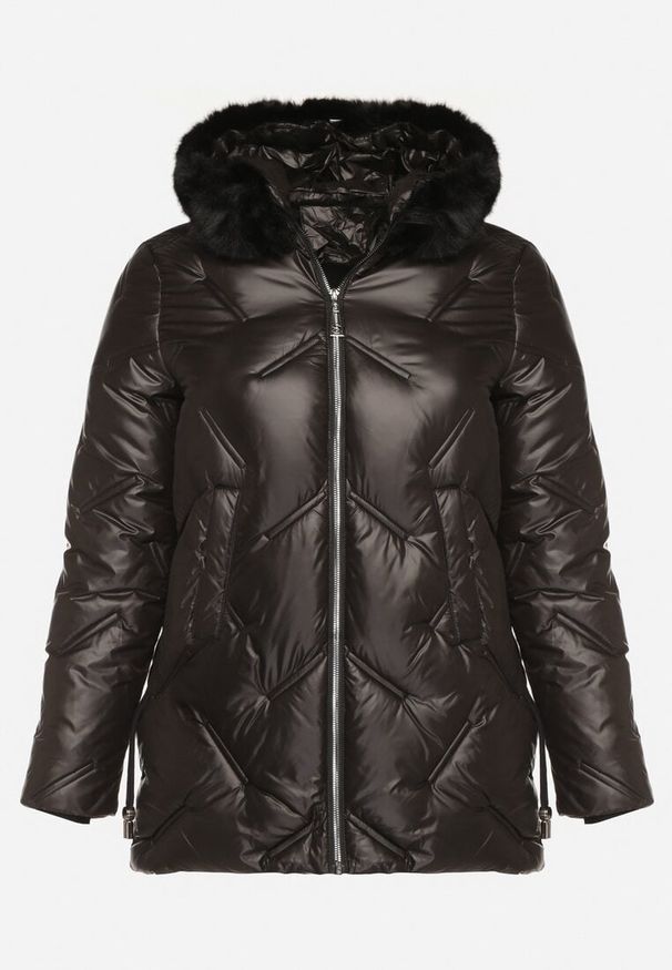 Born2be - Czarna Pikowana Kurtka z Kapturem z Odpinanym Futerkiem Sevea. Okazja: na spacer. Typ kołnierza: kaptur. Kolekcja: plus size. Kolor: czarny. Materiał: futro. Styl: klasyczny, sportowy