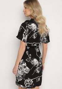 Born2be - Czarna Sukienka w Kwiaty z Paskiem Cleza. Okazja: na co dzień. Typ kołnierza: dekolt w kształcie V. Kolor: czarny. Wzór: kwiaty. Sezon: wiosna, lato. Styl: casual, elegancki #5