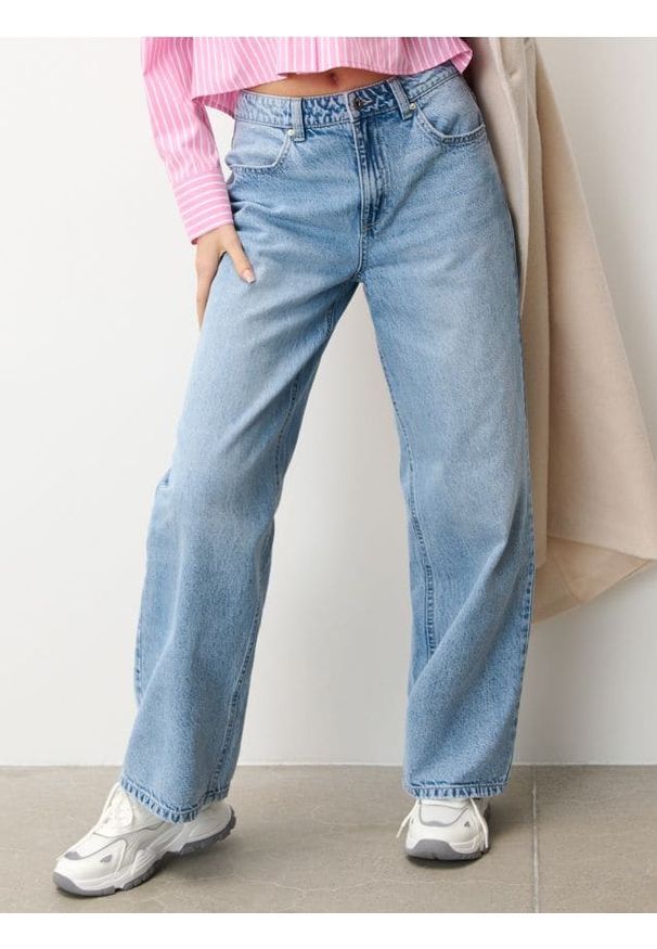 Sinsay - Jeansy - niebieski. Kolor: niebieski