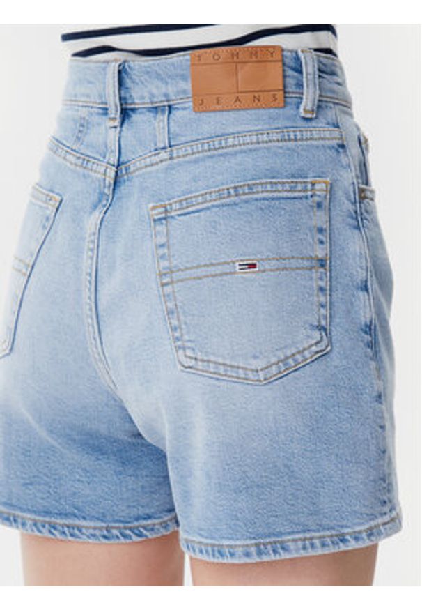 Tommy Jeans Szorty jeansowe DW0DW20091 Niebieski Mom Fit. Kolor: niebieski. Materiał: bawełna