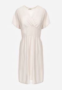 Renee - Beżowa Sukienka z Wiskozy Jadith. Okazja: na co dzień. Kolor: beżowy. Wzór: gładki. Typ sukienki: kopertowe. Materiał: wiskoza. Długość rękawa: krótki rękaw. Sezon: lato. Styl: casual. Długość: mini #4