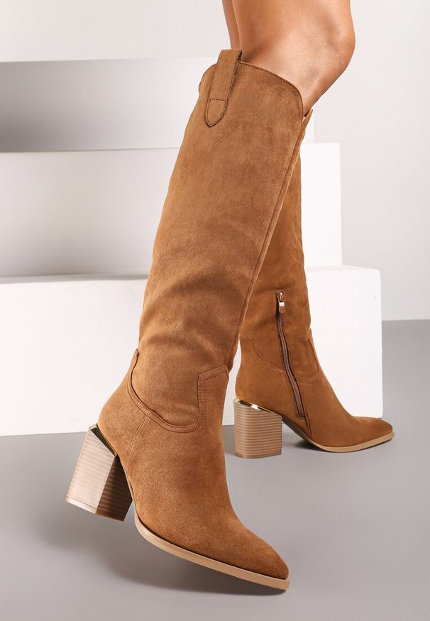 Born2be - Brązowe Kozaki Vices na Obcasie z Metaliczną Aplikacją Rianalla. Okazja: na co dzień. Kolor: brązowy. Wzór: aplikacja. Obcas: na obcasie. Styl: glamour, casual. Wysokość obcasa: średni