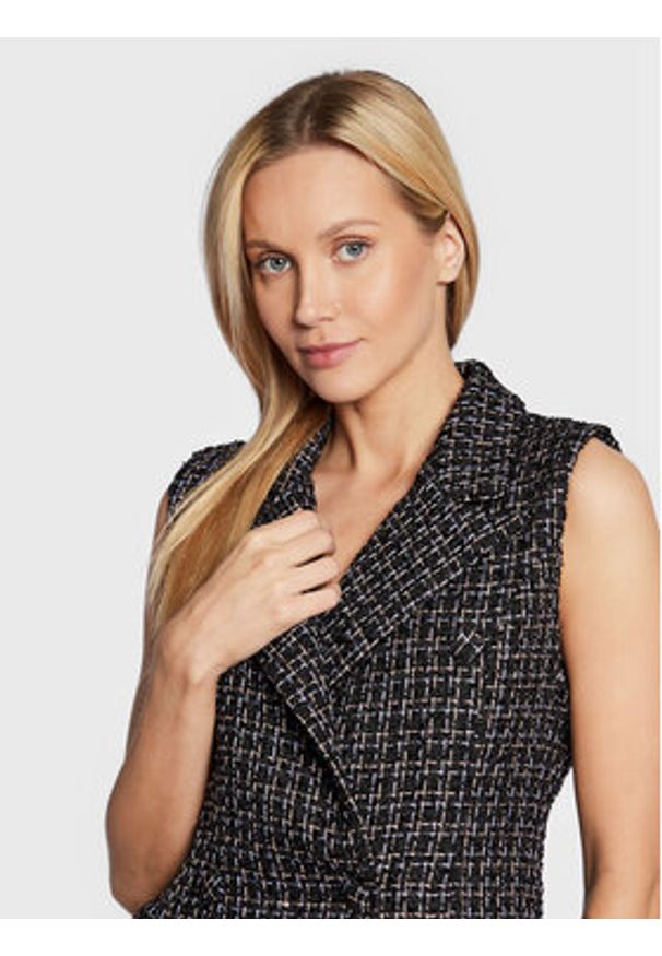 Glamorous Sukienka dzianinowa CK6798 Czarny Regular Fit. Kolor: czarny. Materiał: syntetyk