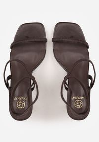 Born2be - Brązowe Sandały na Szpilce z Elastycznymi Paskami i Kwadratowym Noskiem Sarorin. Okazja: na wesele, na co dzień, na ślub cywilny. Zapięcie: pasek. Kolor: brązowy. Wzór: paski. Obcas: na szpilce. Styl: casual, elegancki. Wysokość obcasa: średni #5