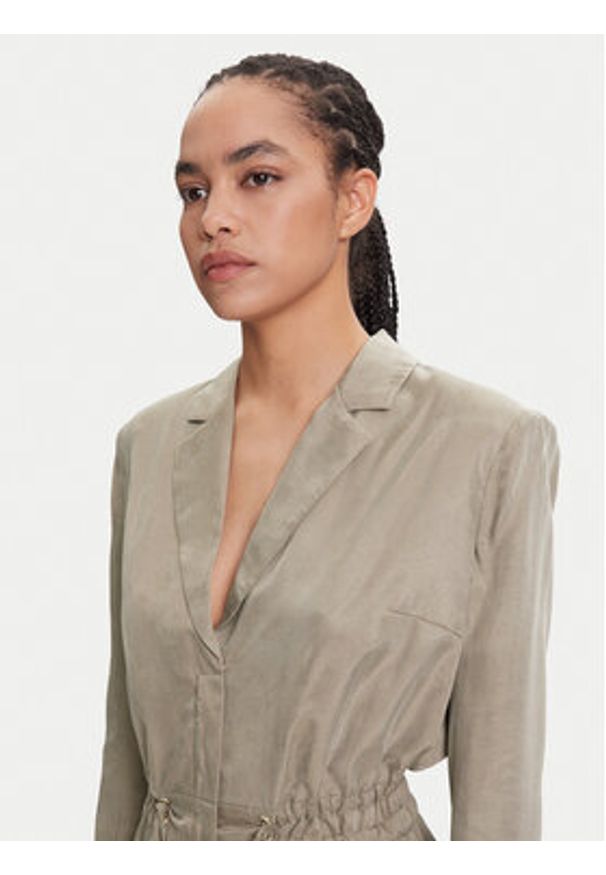 Guess Kombinezon W5YD14 WH5N2 Beżowy Regular Fit. Kolor: beżowy. Materiał: wiskoza, syntetyk