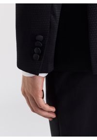 Pako Lorente - PAKO LORENTE – Czarna marynarka smokingowa w mikrowzór. Okazja: na sylwestra, na ślub cywilny, na wesele. Kolor: czarny. Materiał: poliester, wiskoza #6