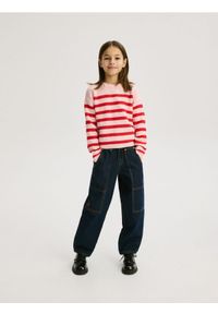 Reserved - Sweter w paski - różowy. Kolor: różowy. Materiał: dzianina. Wzór: paski