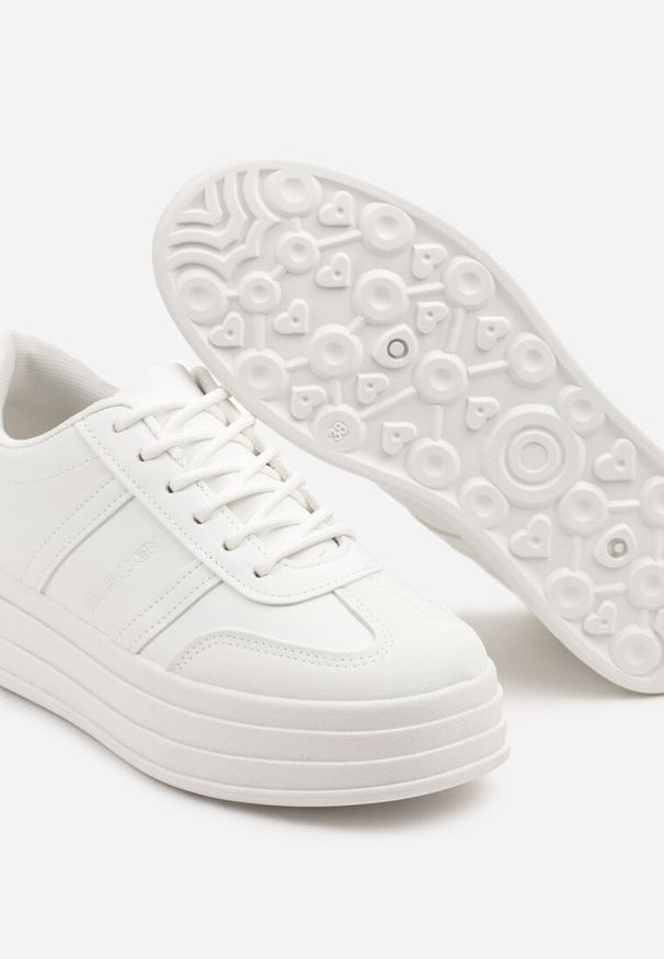 Born2be - Białe Sneakersy w Stylu Klasycznych Tenisówek na Platformie Asdisa. Zapięcie: sznurówki. Kolor: biały. Materiał: jeans. Obcas: na platformie