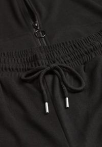 Born2be - Czarny 2-częściowy Komplet Dresowy z Bluzą i Spodniami Seraphelle. Kolor: czarny. Materiał: dresówka. Sport: turystyka piesza #7