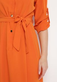 Born2be - Pomarańczowa Rozkloszowana Sukienka Maxi z Koszulową Górą i Wiązanym Paskiem Indiga. Kolor: pomarańczowy. Materiał: materiał. Wzór: jednolity. Typ sukienki: koszulowe. Długość: maxi #6
