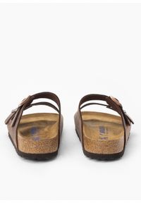 Birkenstock - Klapki męskie BIRKENSTOCK ARIZONA. Okazja: do pracy, na co dzień, na spacer. Kolor: brązowy. Styl: casual