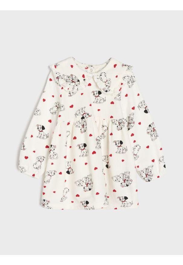 Sinsay - Bawełniana sukienka z dzianiny typu french terry z kołnierzykiem i falbanką 101 Dalmatians - kremowy. Kolor: kremowy. Materiał: bawełna, dzianina