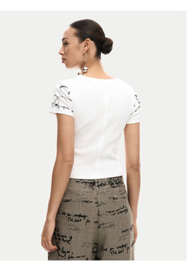 Desigual T-Shirt Helsinki 26SWTK10 Écru Slim Fit. Materiał: bawełna