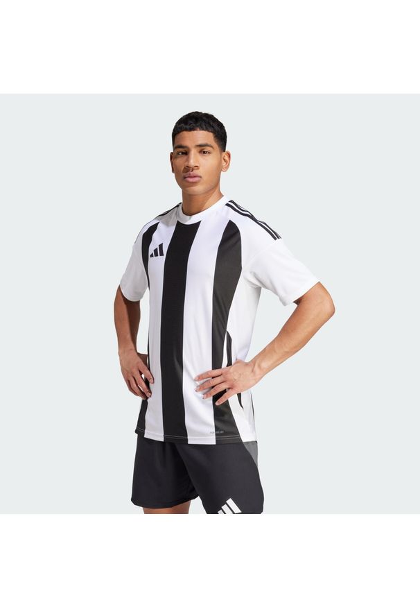 Adidas - Koszulka Striped 24. Kolor: biały, wielokolorowy, czarny. Materiał: materiał. Sport: piłka nożna
