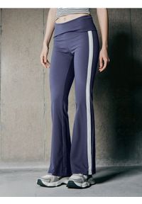 Sinsay - Bawełniane spodnie dzwony - mid blue. Materiał: bawełna #1