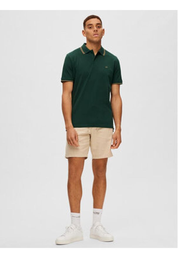 Selected Homme Polo 16087840 Zielony Regular Fit. Typ kołnierza: polo. Kolor: zielony. Materiał: bawełna